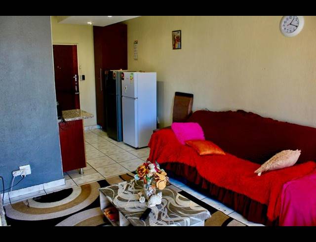 3 BEDROOM TOWNHOUSE FOR SALE IN SILVERTON